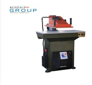 Machine de découpe à bras oscillant